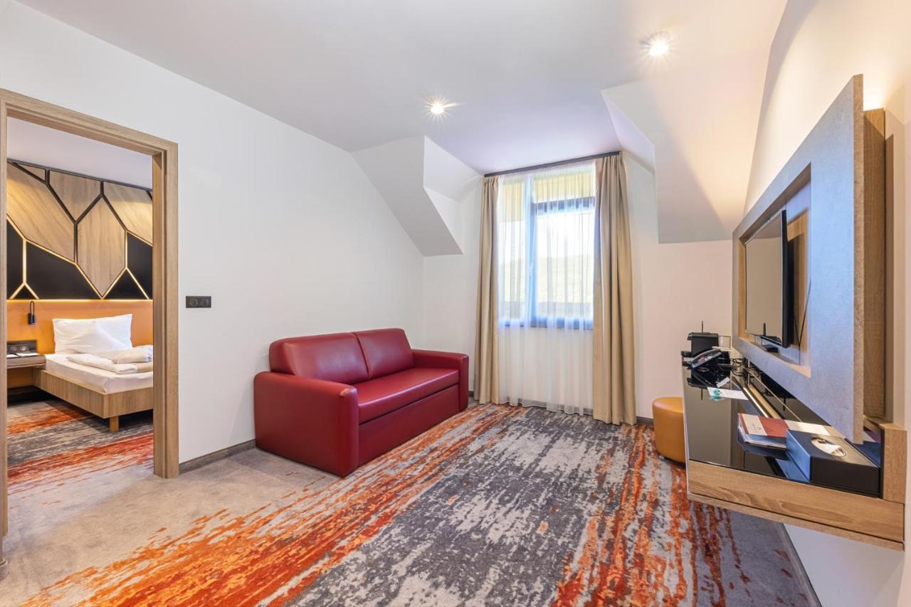 מטרפורד Avar Hotel מראה חיצוני תמונה
