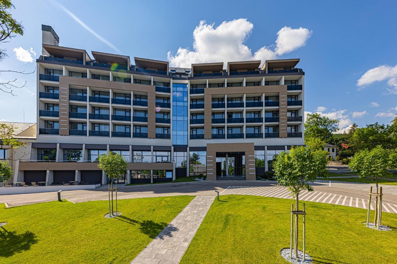 מטרפורד Avar Hotel מראה חיצוני תמונה